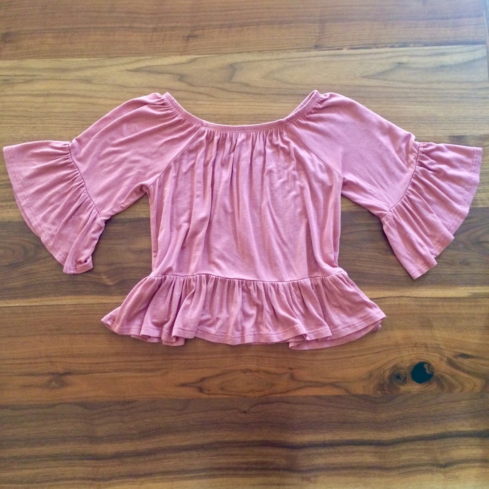 🌸 pink off the shoulder crop top🌸